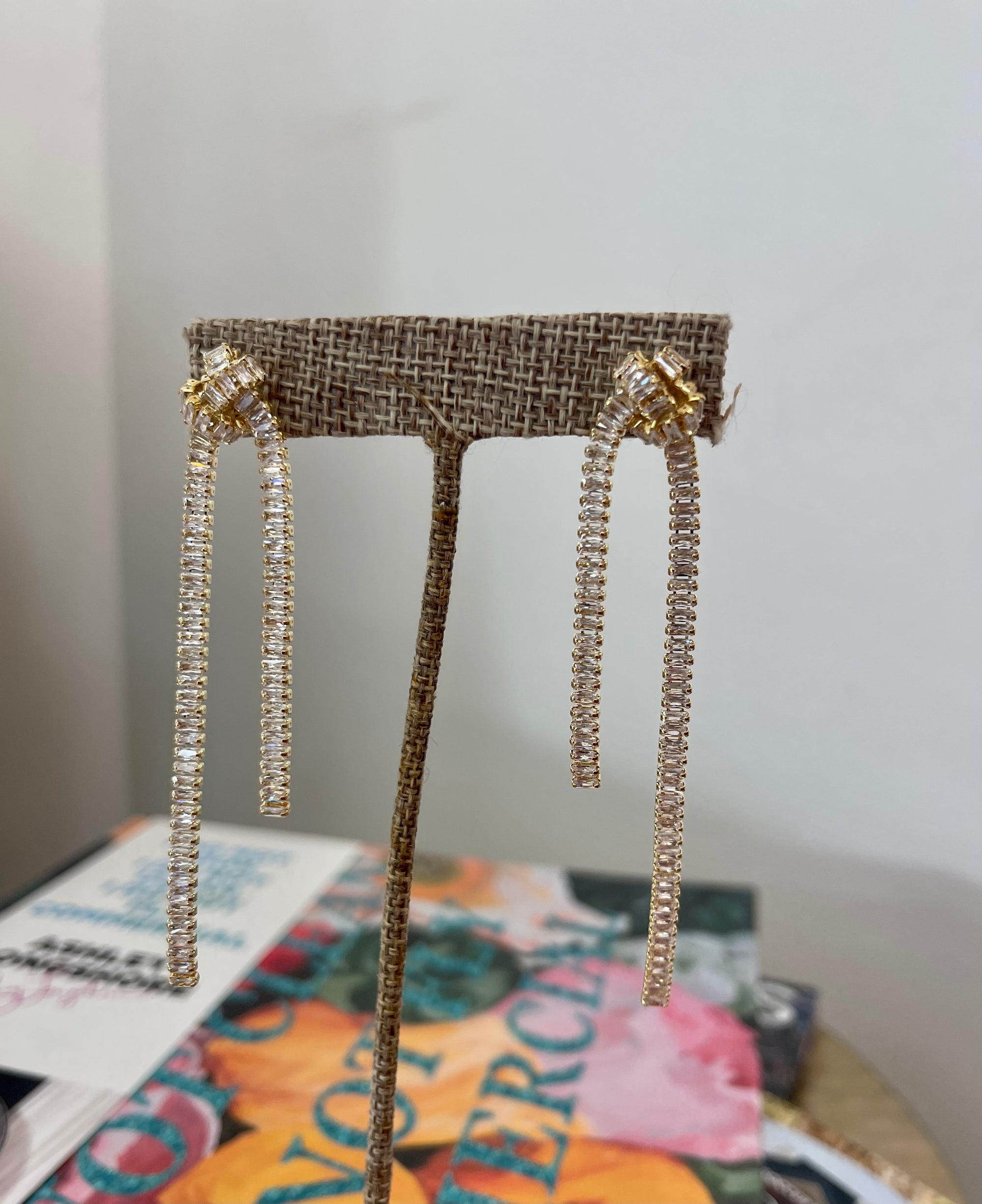 Knotted Crystal Drops